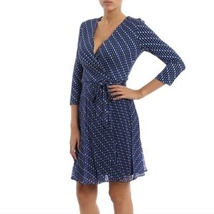 Diane Von Furstenberg 100% Silk Blue Pattern Wrap Dress Size 10
